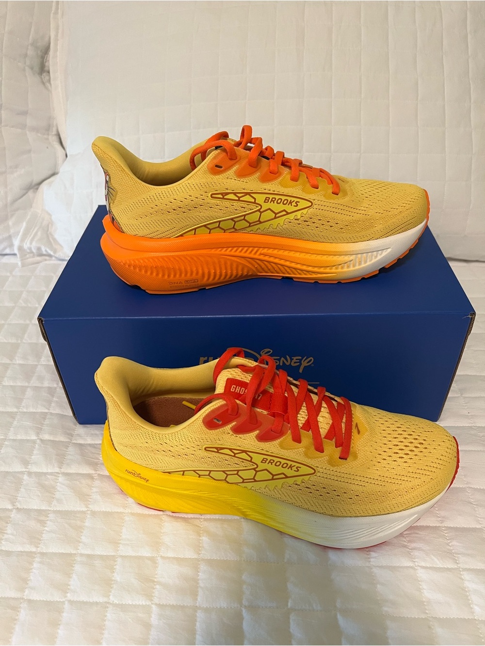 NWT Brooks runDisney Winnie the Pooh Springtime Surprise Ghost 17 Sz 7.5M